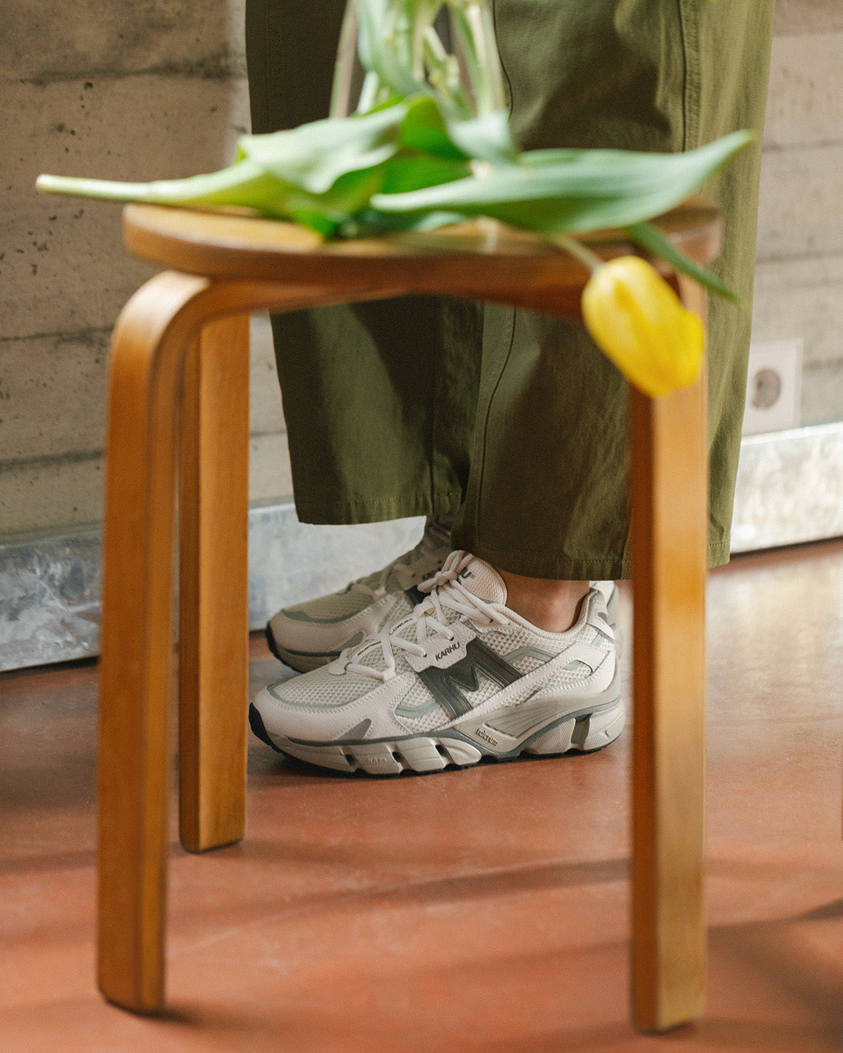 SUPER FULCRUM - BLANC DE BLANC / DARK GULL GRAY